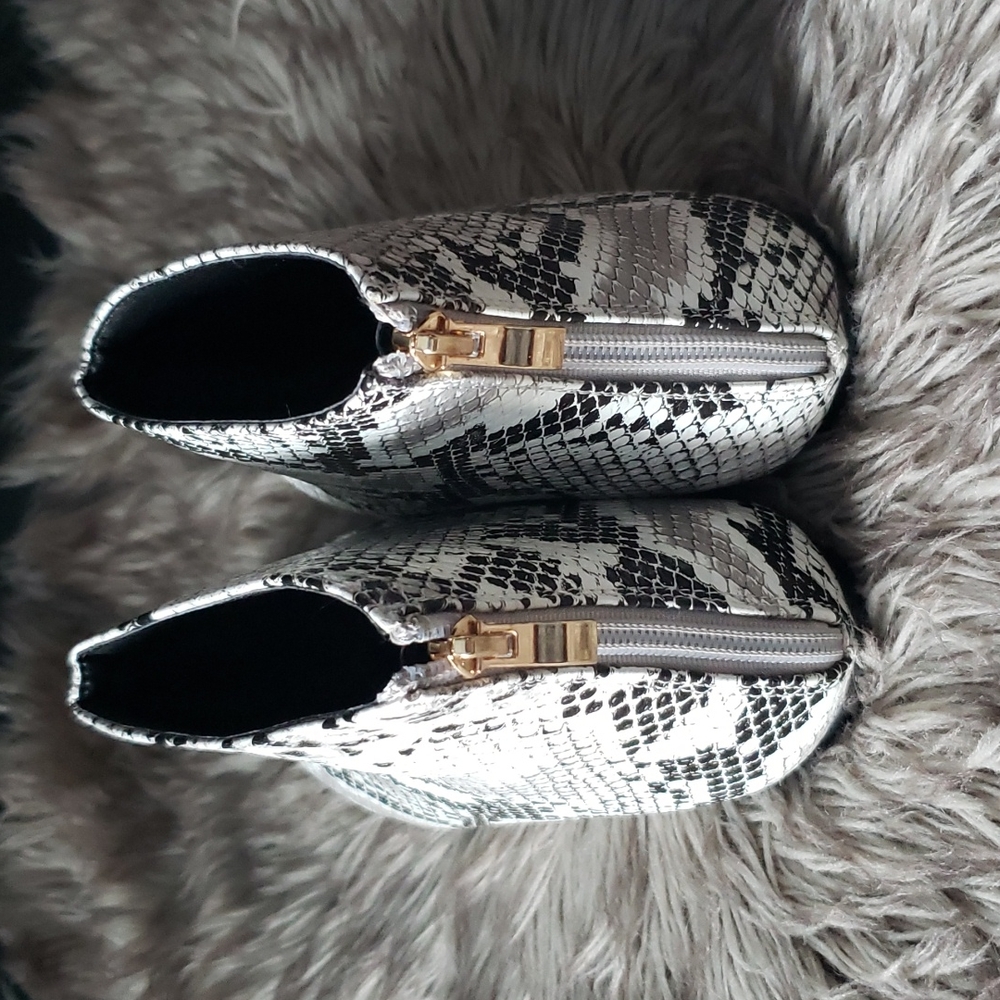 Snake Print Ankle Boots Pointed Toe Flat Booties - Picture 3 of 8